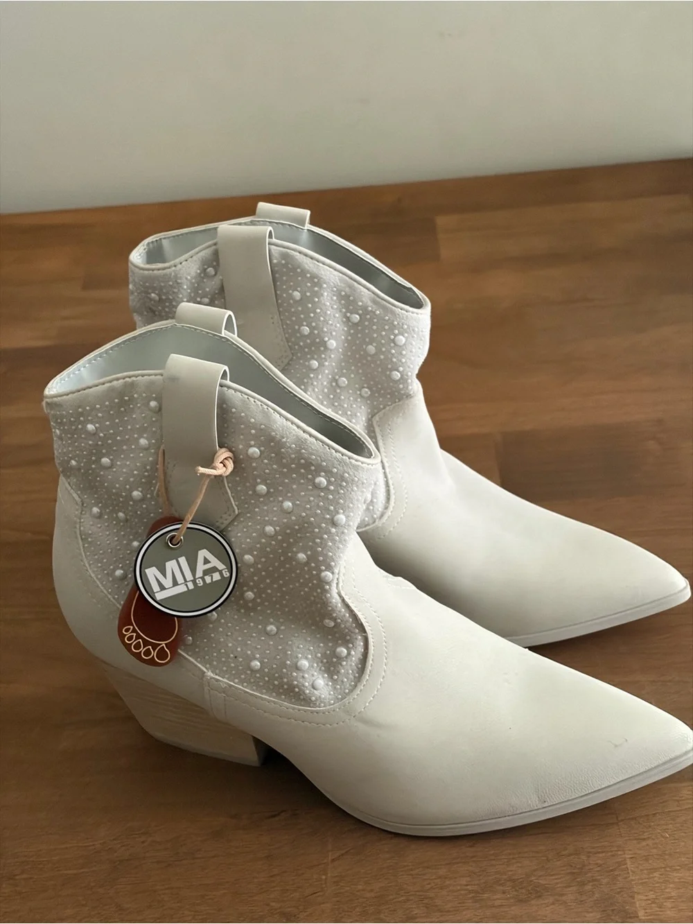MIA Lauanne Cream Pearl Embellished Western Cowgirl Boots Ankle Booties 7.5